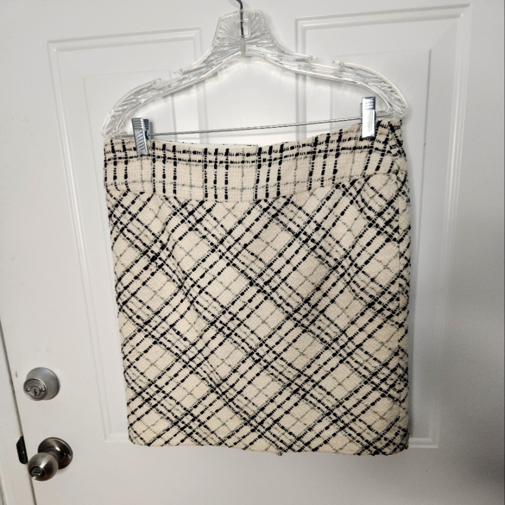 White House Black Market Skirt Black and White Size 8